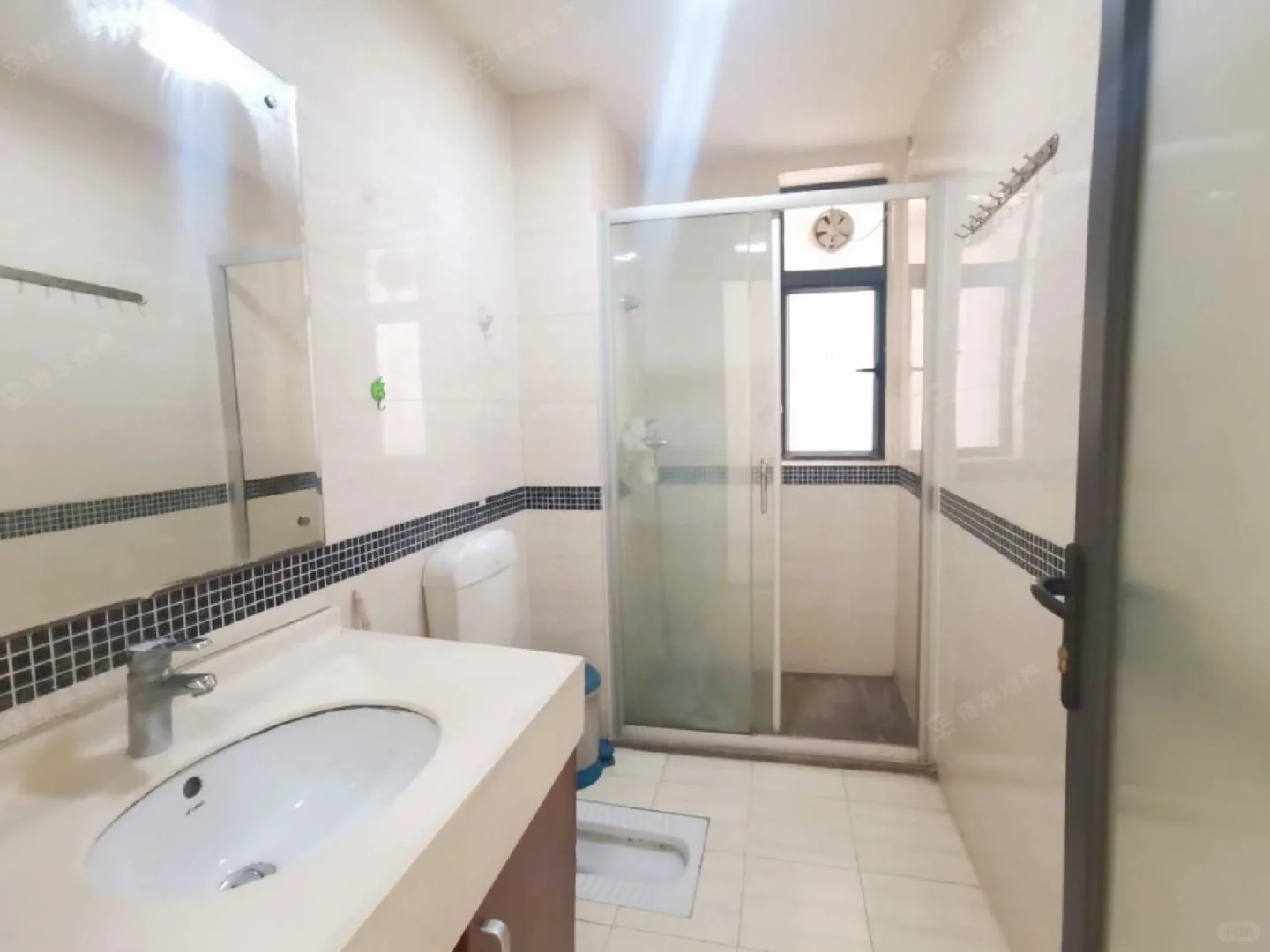 大沙东豫章苑电梯南向三房两卫3600求租