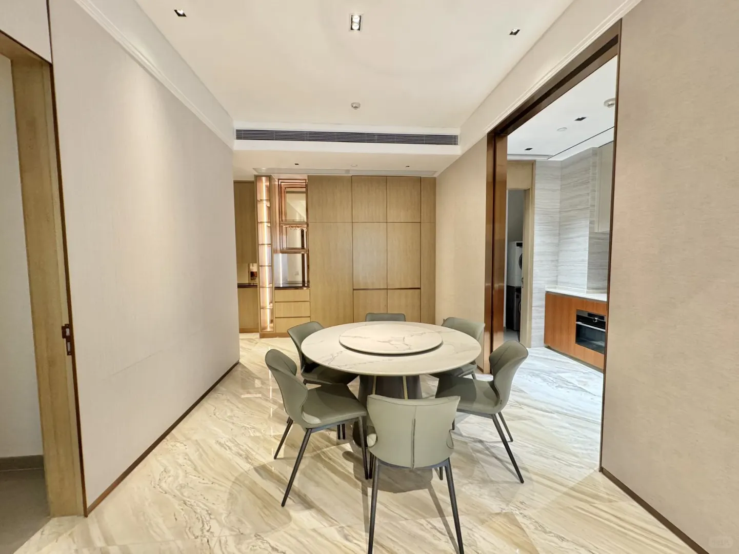 东莞 国贸（奶油风 刚空出）高层出租！！