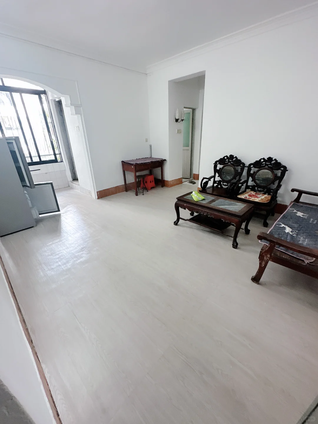 昌岗地铁，晓园新村，3楼，两房一厅，二字头