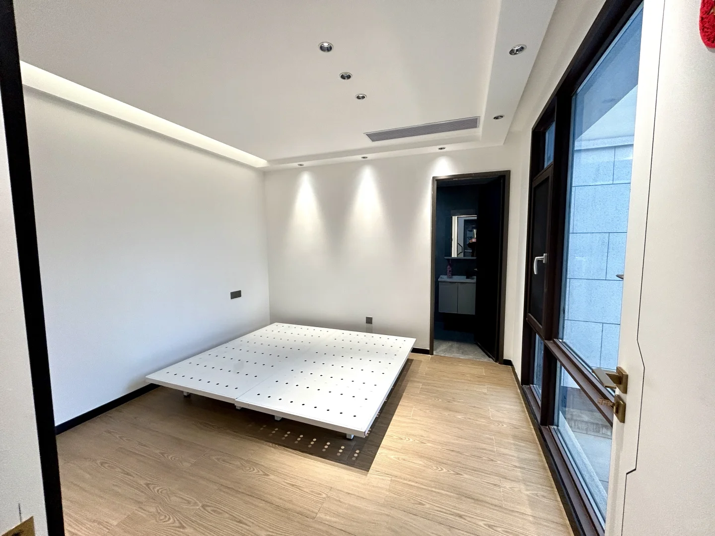 东莞 南城 （刚空出 小别墅）空房出租！！