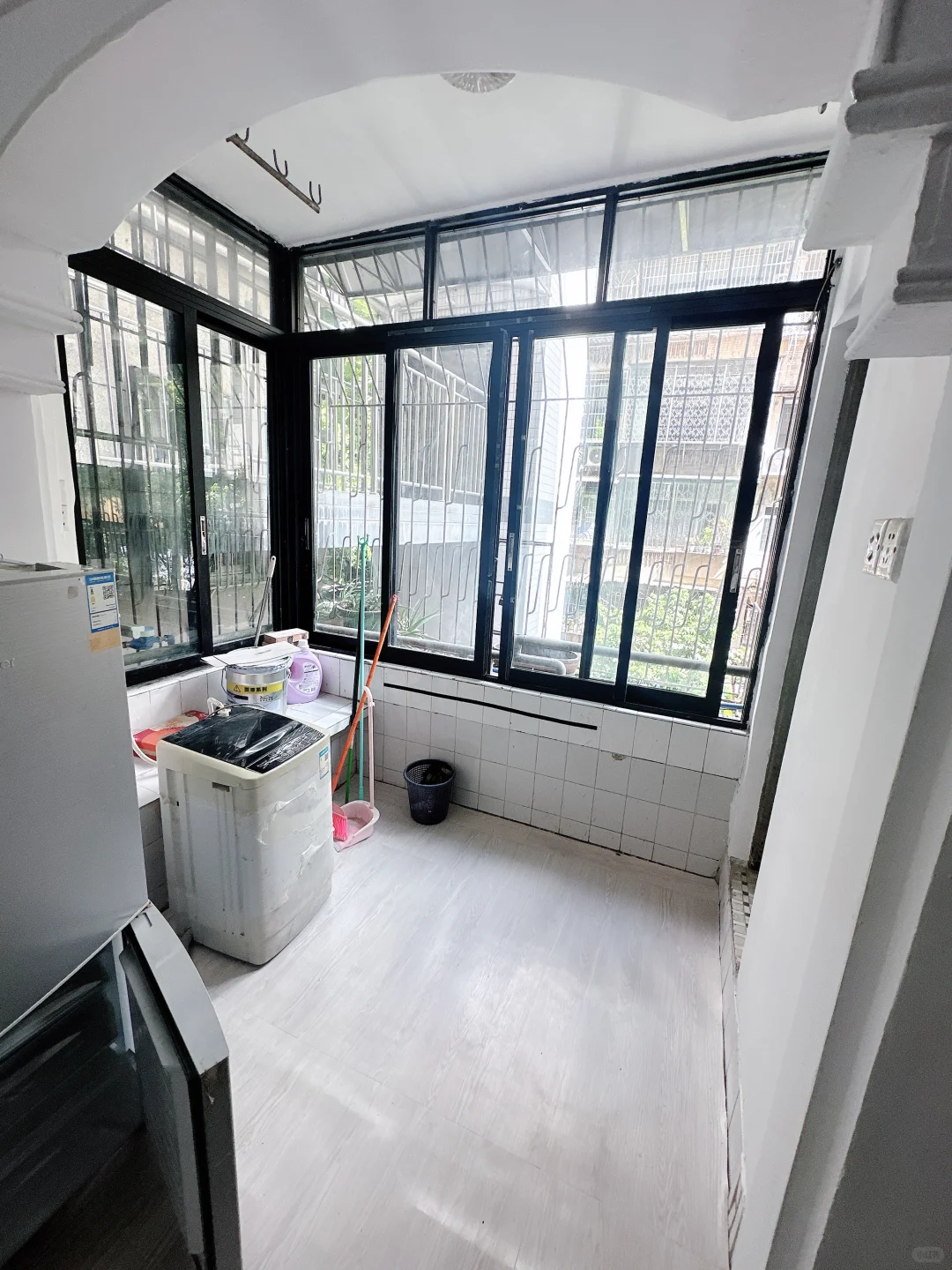 昌岗地铁，晓园新村，3楼，两房一厅，二字头