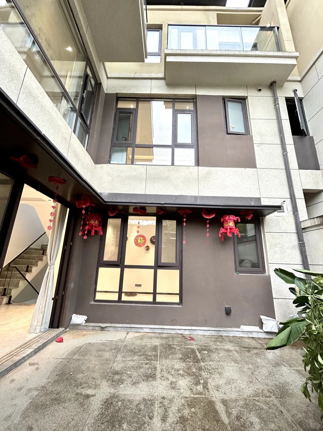 东莞 南城 （刚空出 小别墅）空房出租！！