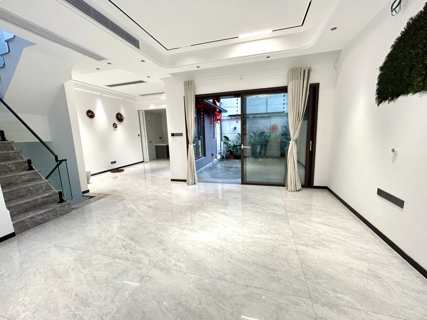 东莞 南城 （刚空出 小别墅）空房出租！！