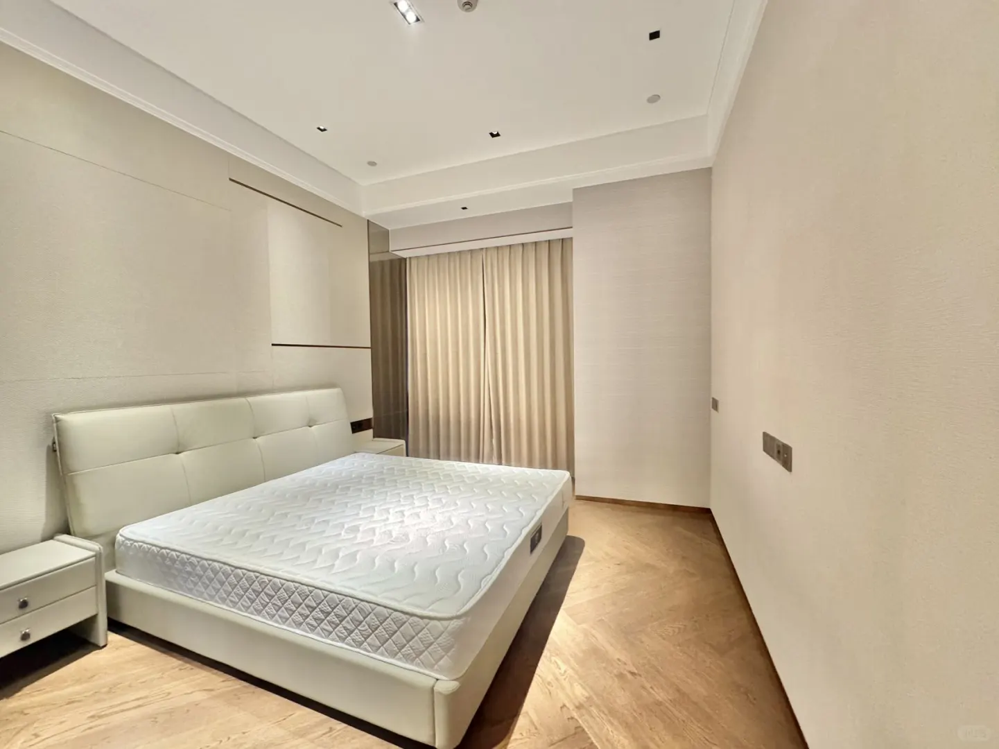 东莞 国贸（奶油风 刚空出）高层出租！！