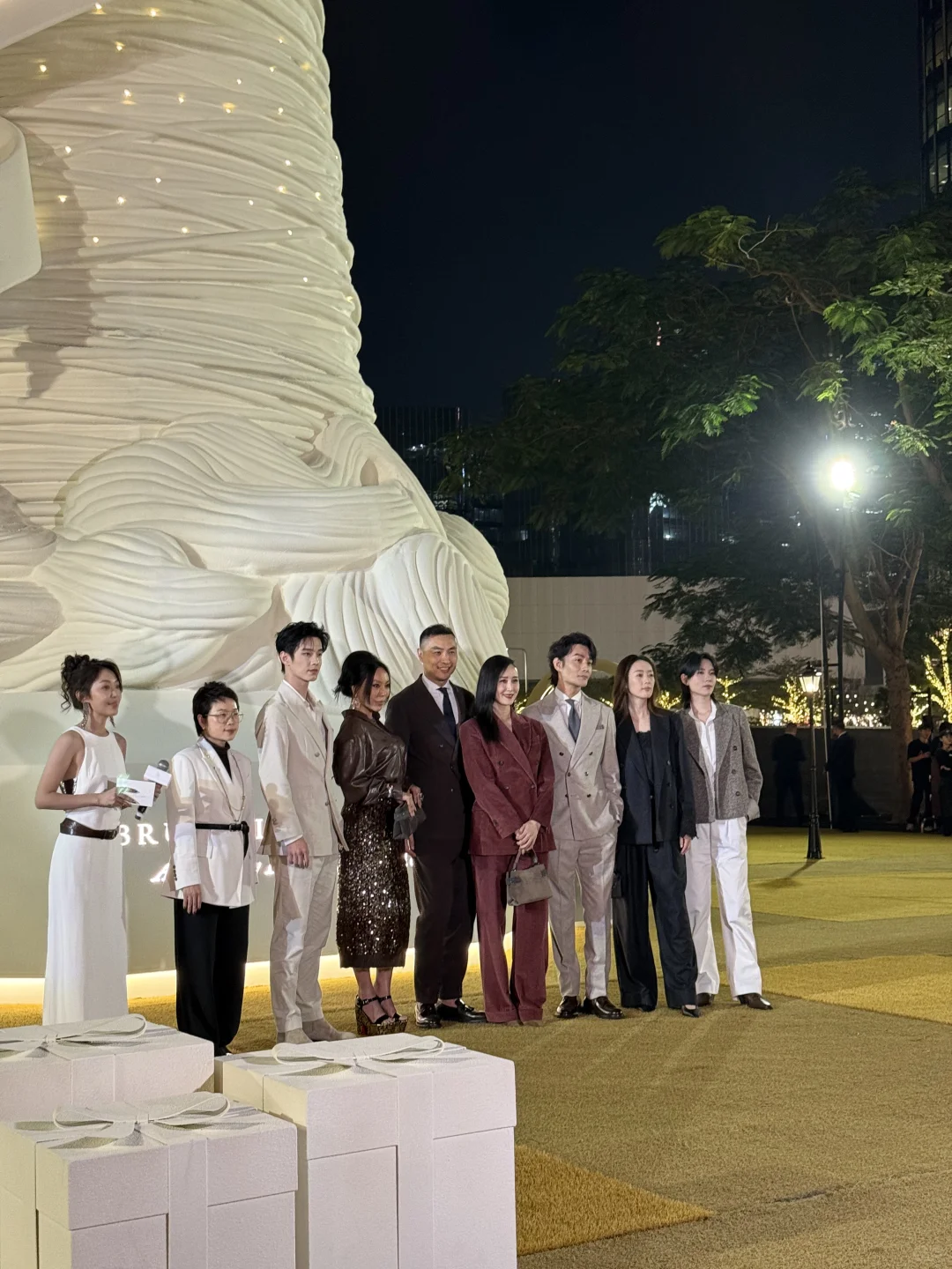 现在 在深圳湾万象城 好多人啊🤩🤩🤩