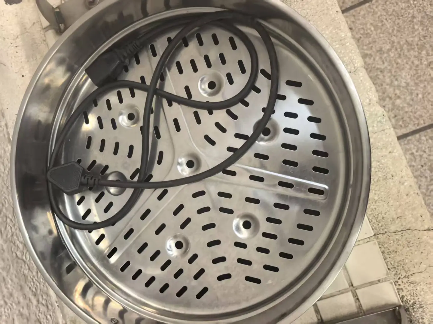 深圳罗湖口岸附近出九成新苏泊尔电炒锅