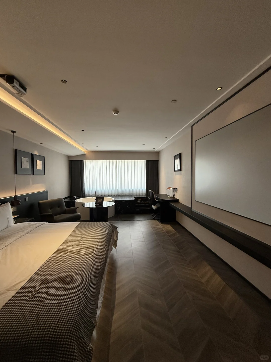 东莞新开的！有浴缸🛁的酒店！！好chill~