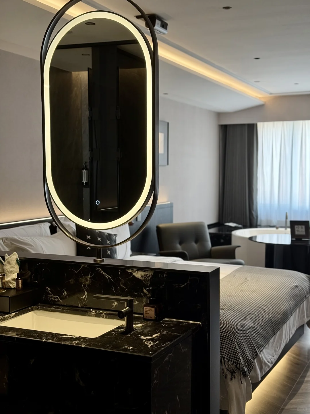 东莞新开的！有浴缸🛁的酒店！！好chill~