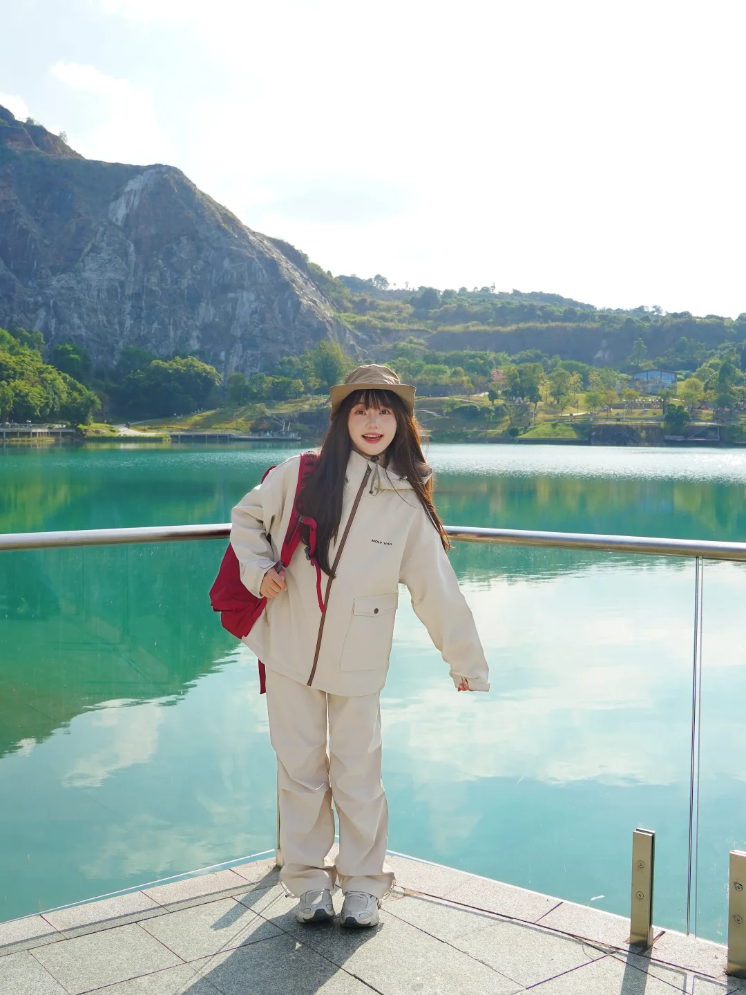 😭被晴天下的东莞“小九寨沟”美哭了！