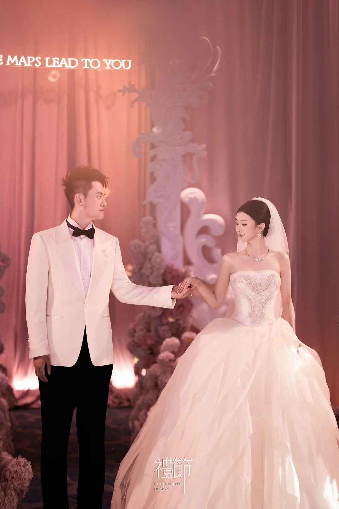 暮色微醺发光的法式日光花园婚礼出场区～