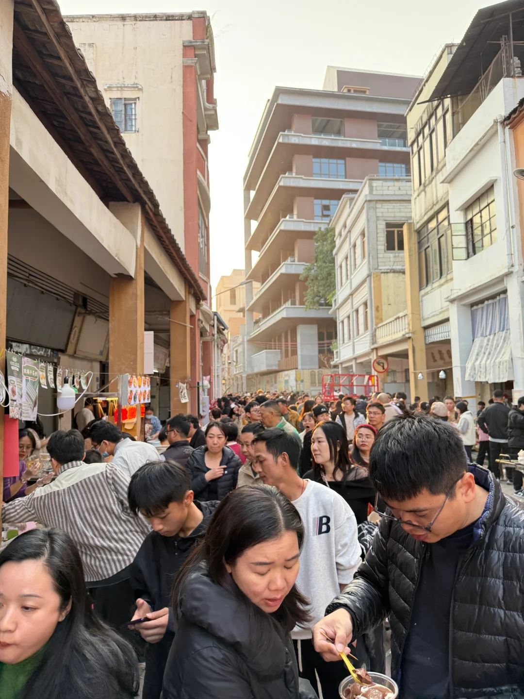 东莞什么时候有这么多人了…说10W都少了