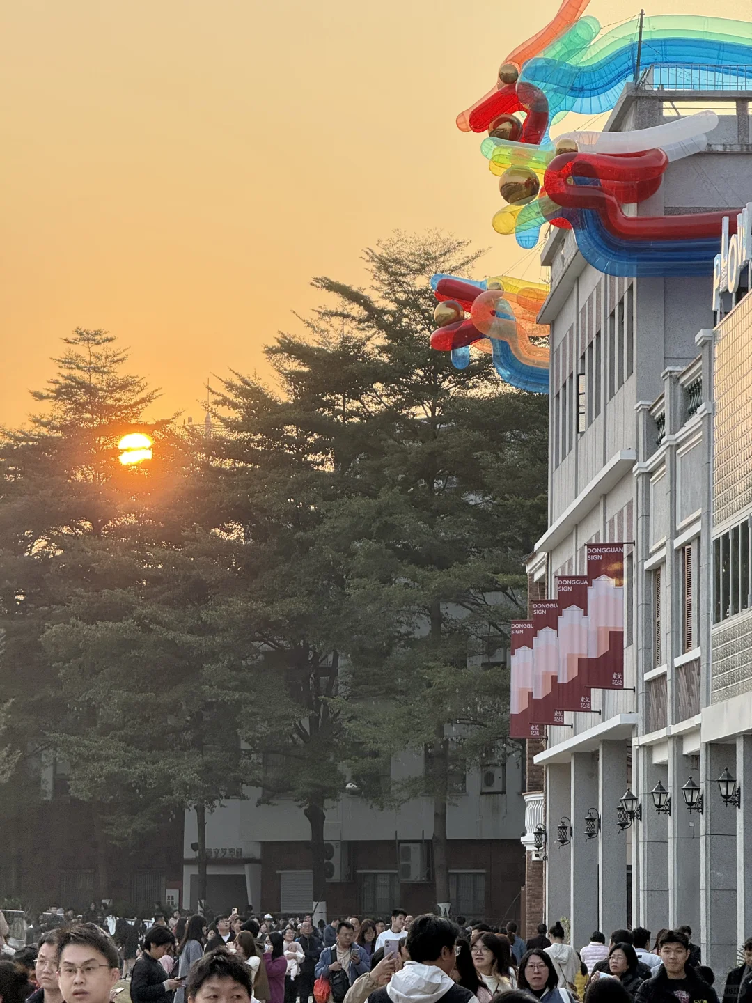 东莞什么时候有这么多人了…说10W都少了