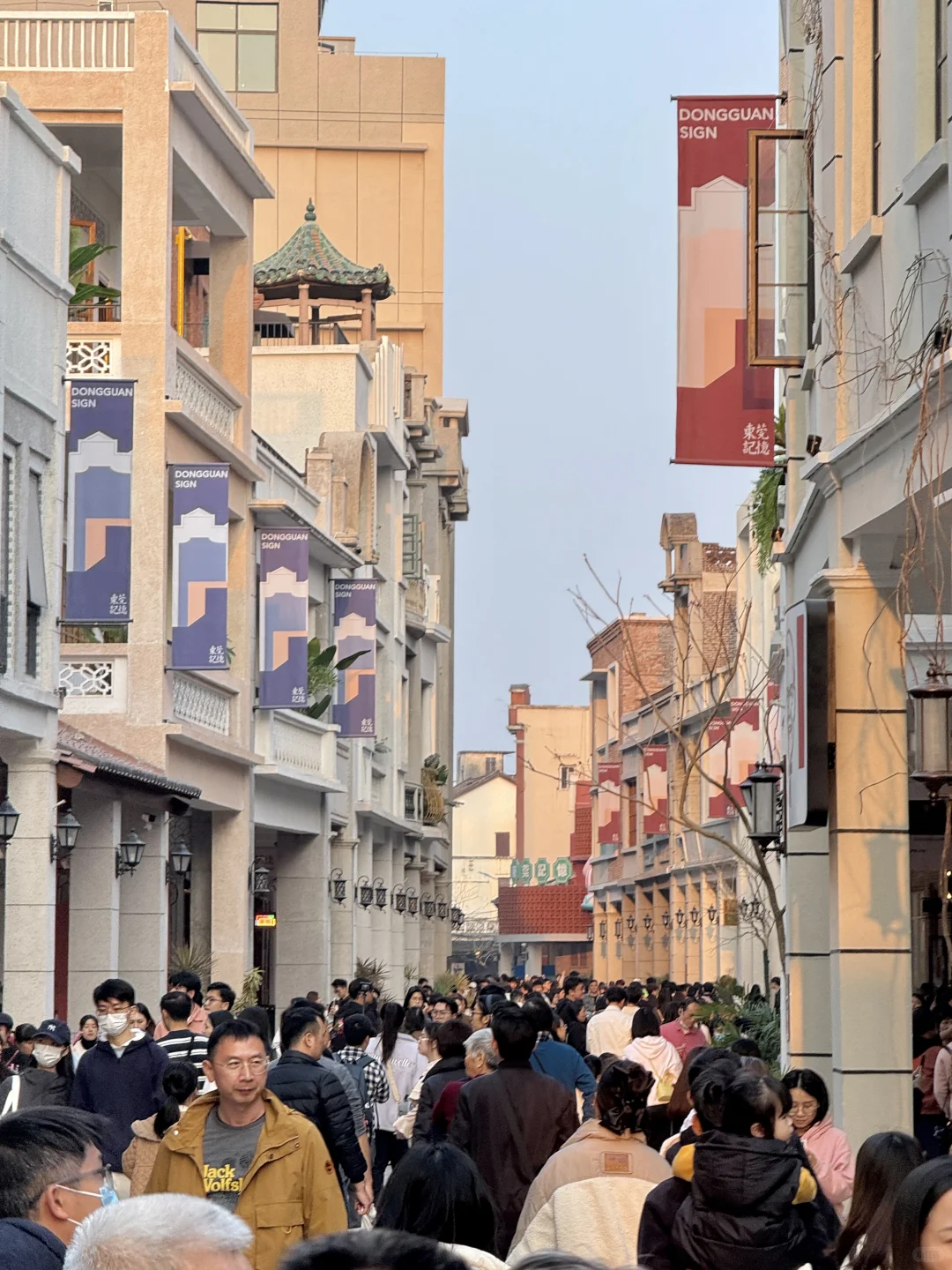 东莞什么时候有这么多人了…说10W都少了