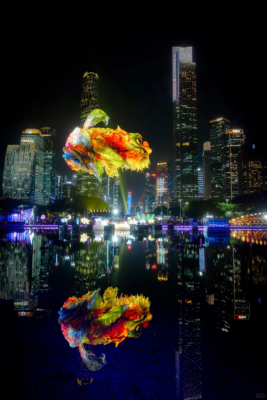 白天如瑞兽，夜晚似幻兽。广州灯光节鳌鱼超酷