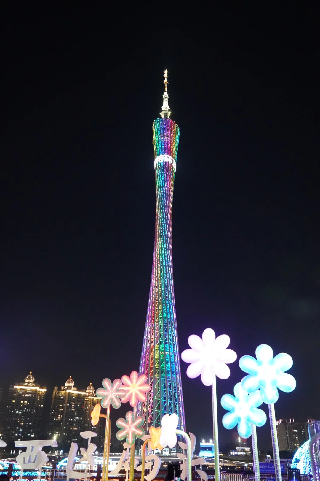 广州鳌鱼出差深圳！灯光节版本已成限定款！😎