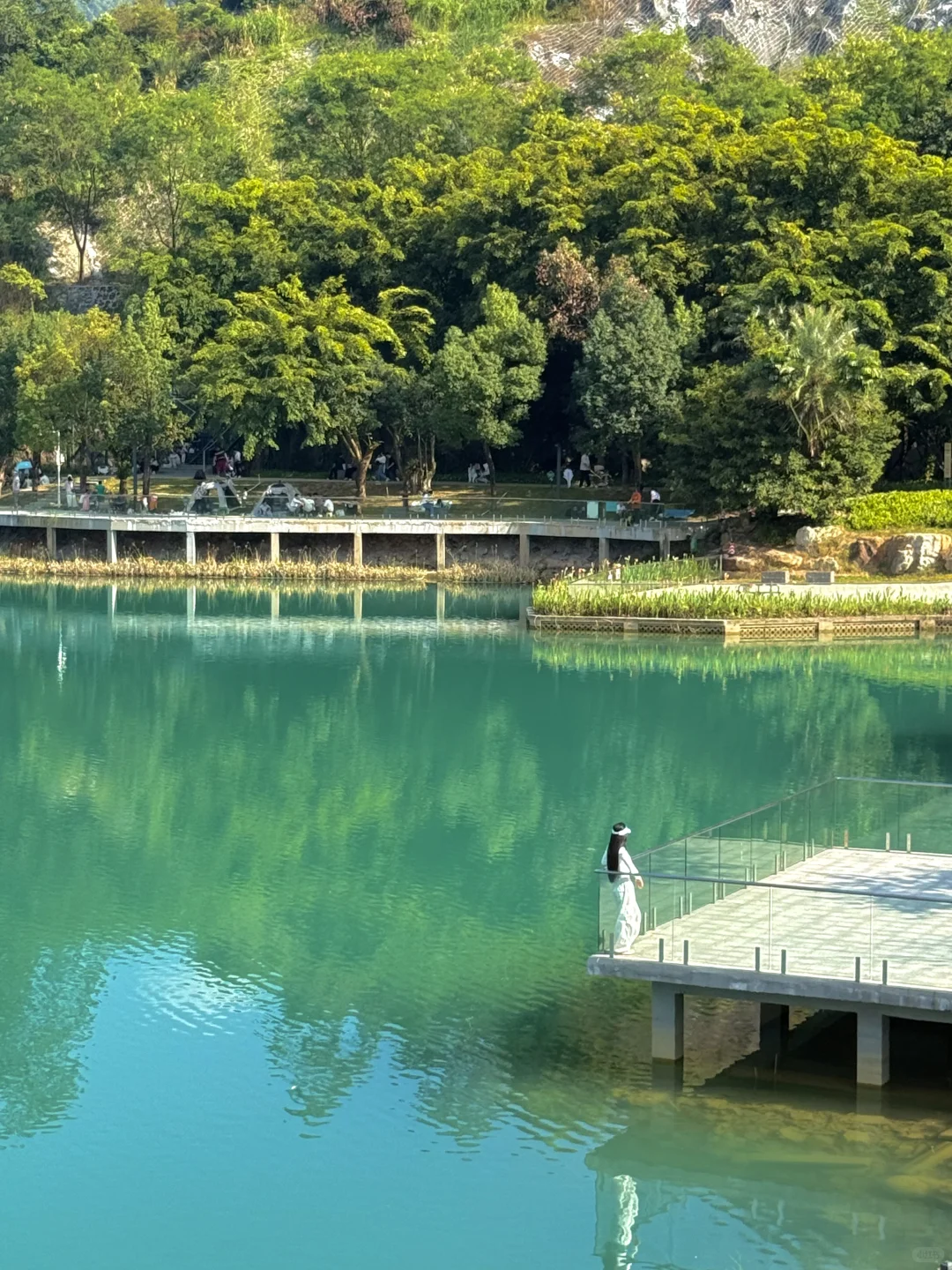 😭被晴天下的东莞“小九寨沟”美哭了！