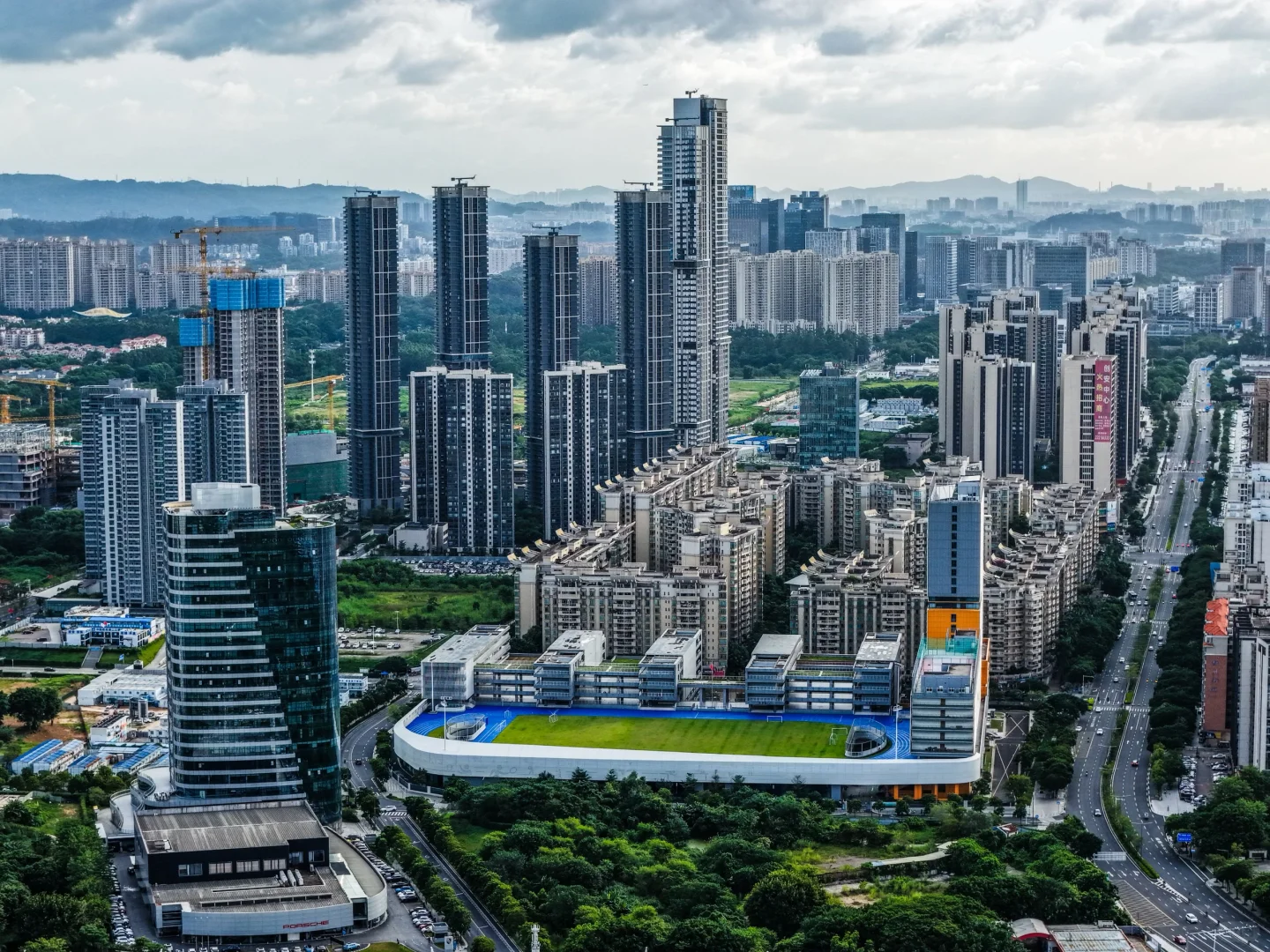 东莞的天际线和城市建筑群