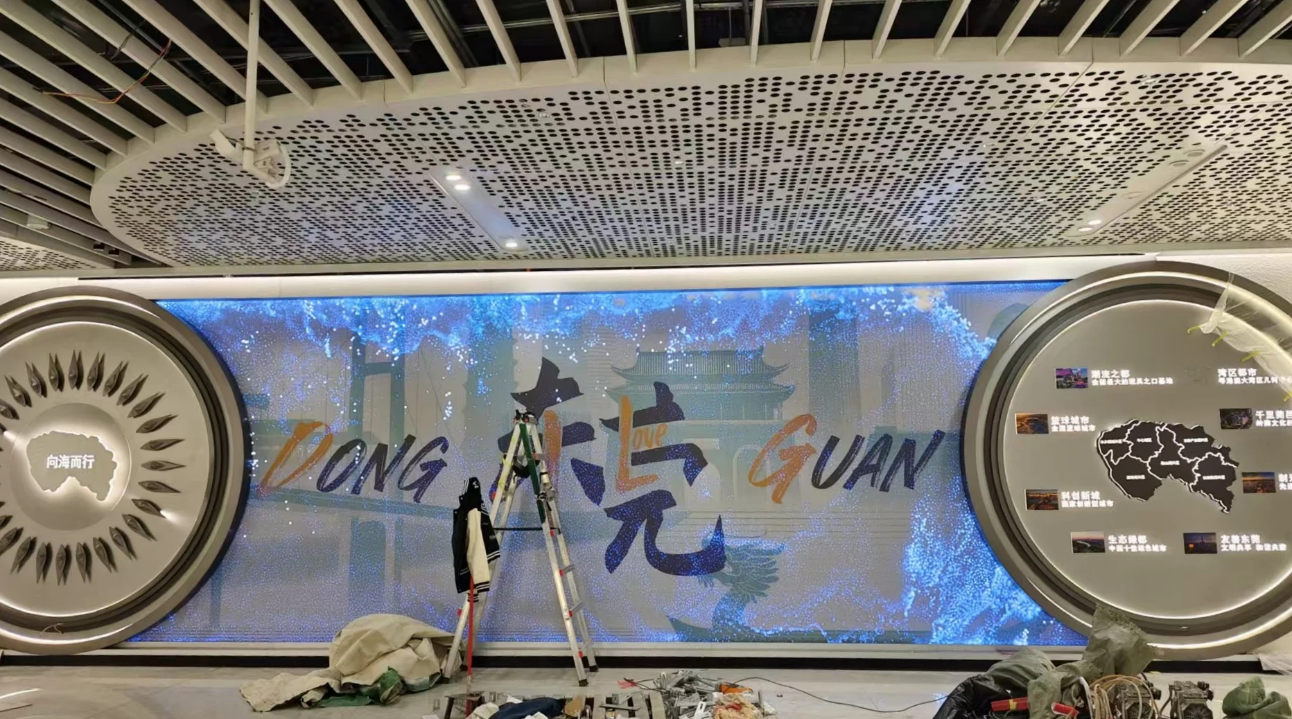 东莞地铁艺术墙