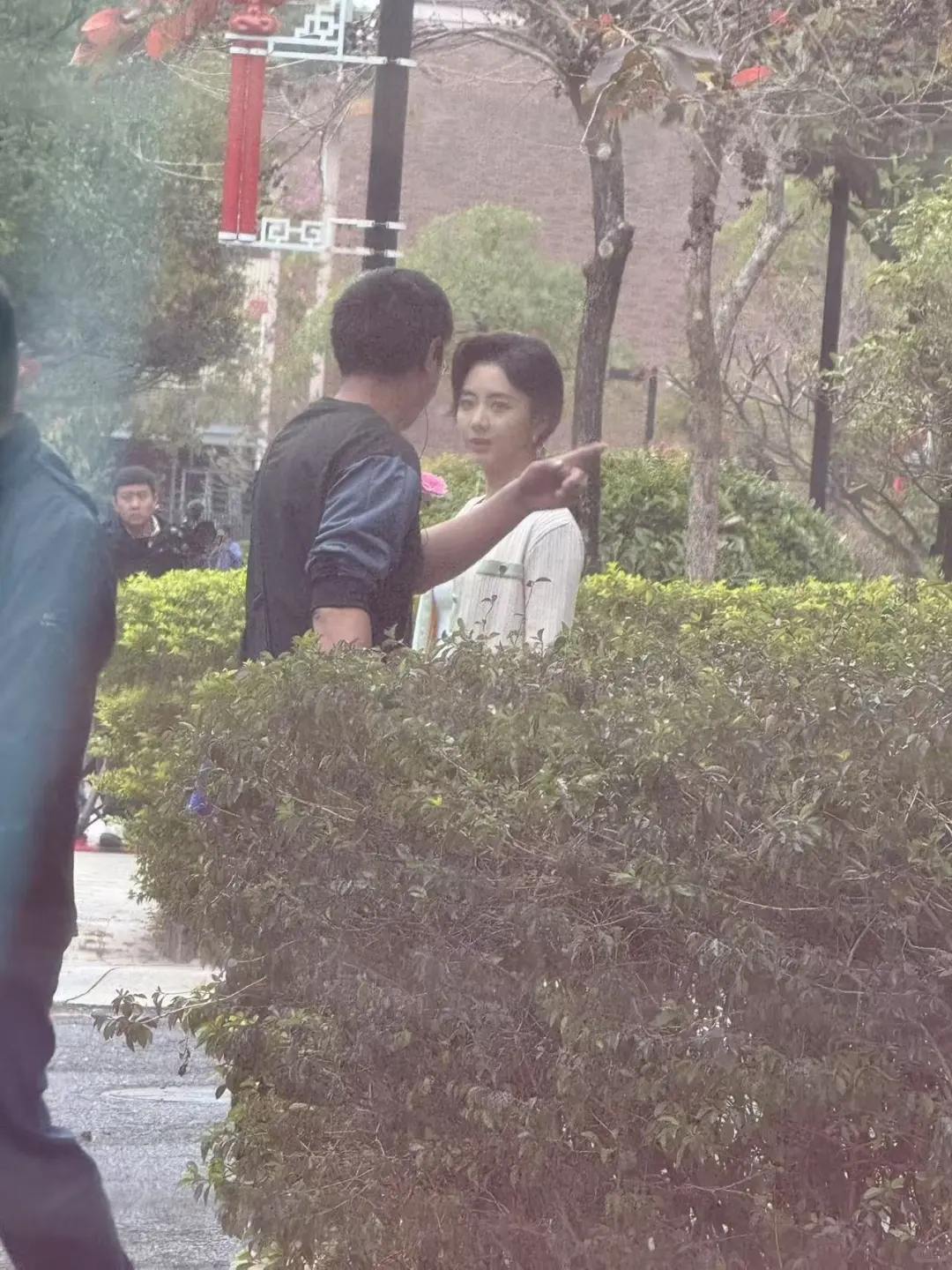 谭松韵来我家小区拍电视剧