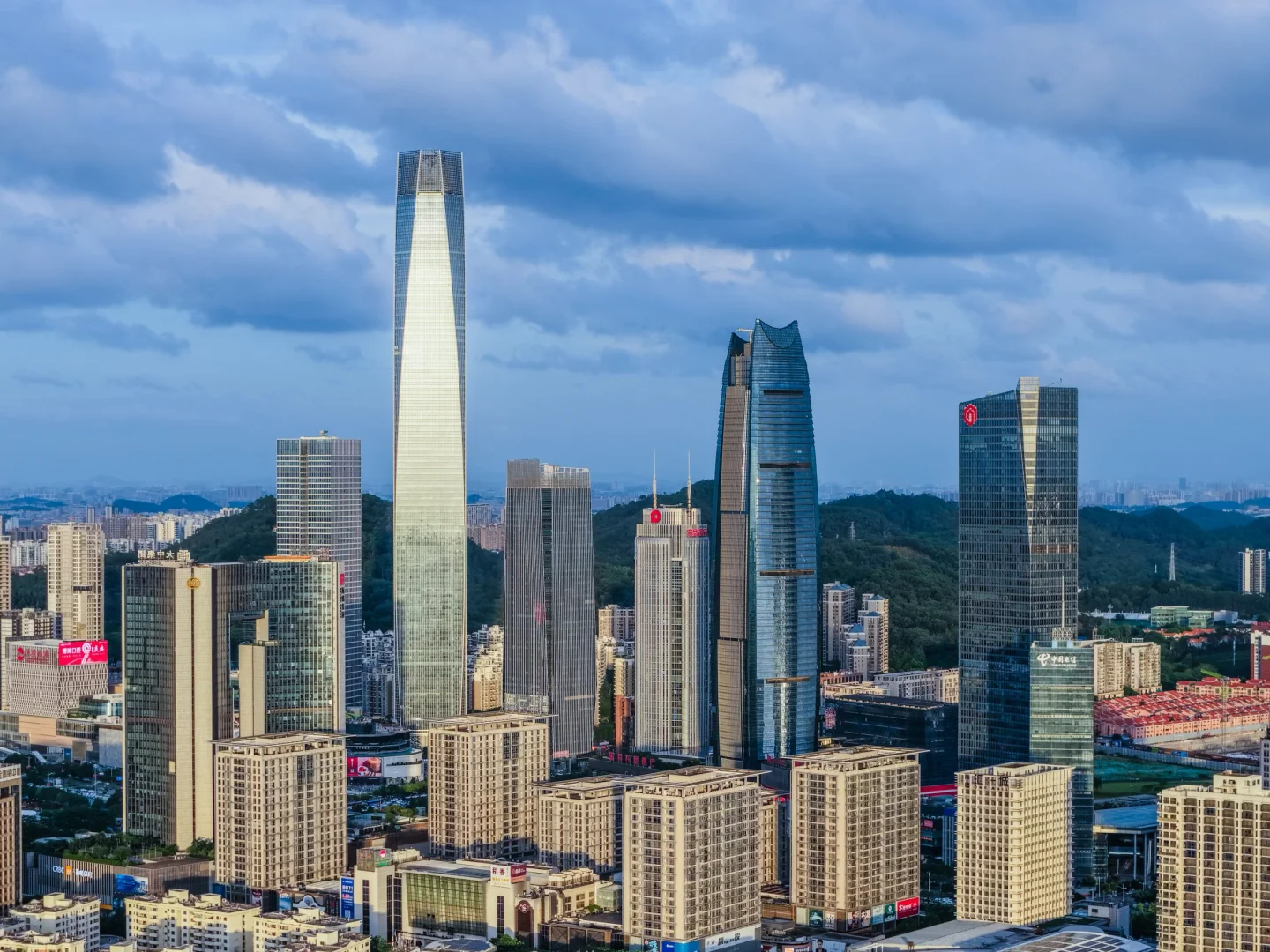 东莞的天际线和城市建筑群