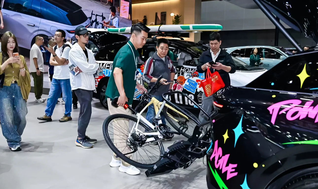 广州车展顶流！歪果仁围堵理想🤩