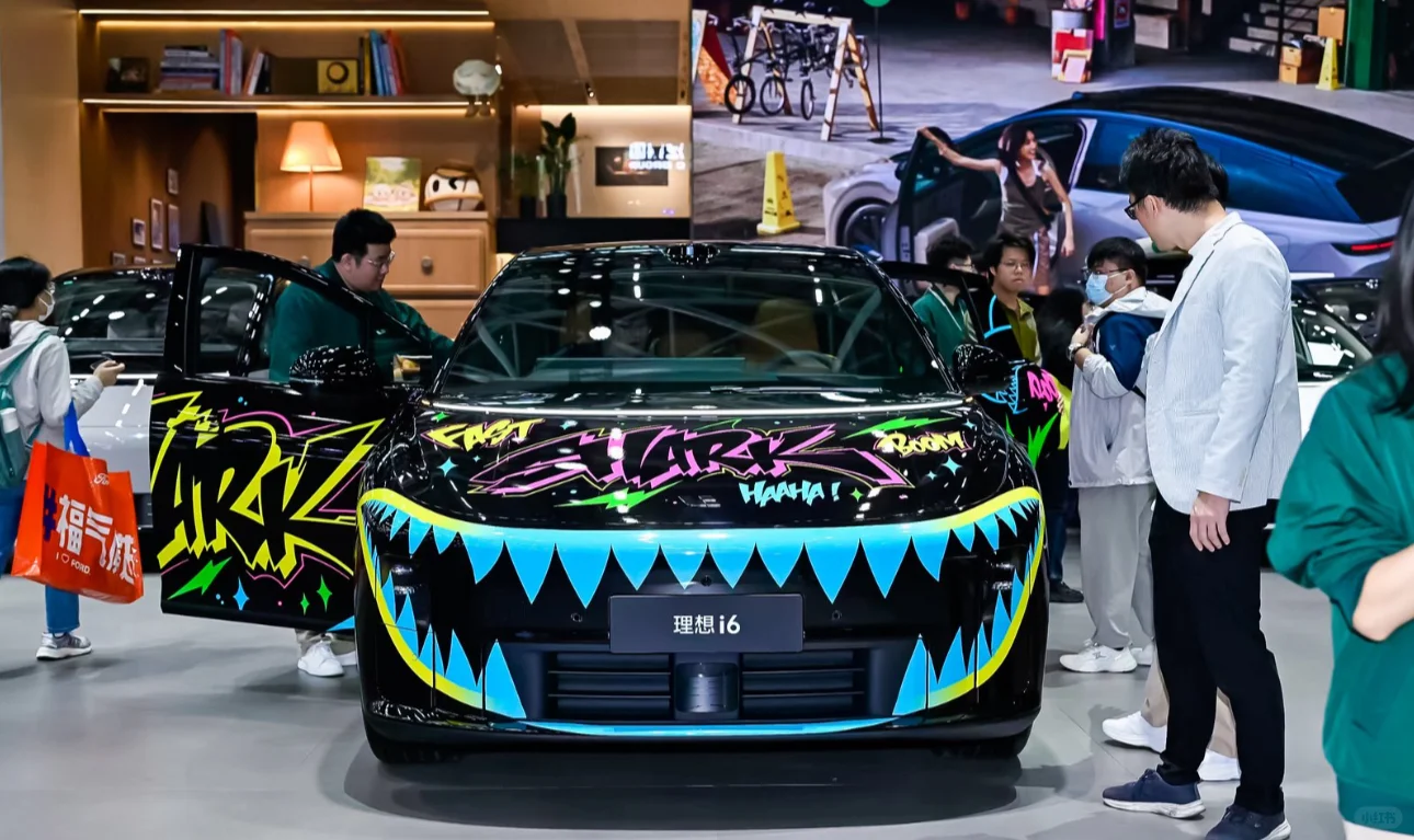 广州车展顶流！歪果仁围堵理想🤩