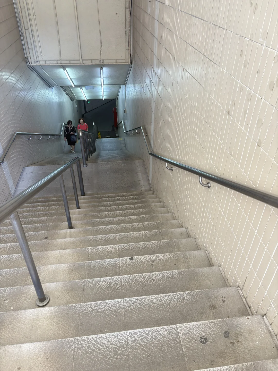 这是不是广州最简陋的地铁口