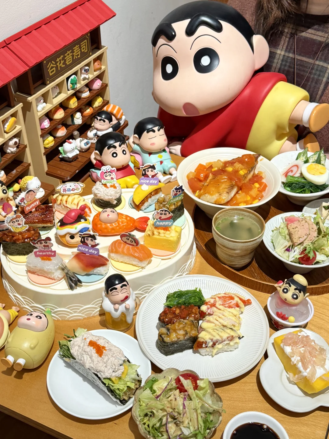 广州新的！！蜡笔小新主题寿司店！ 好可爱啊