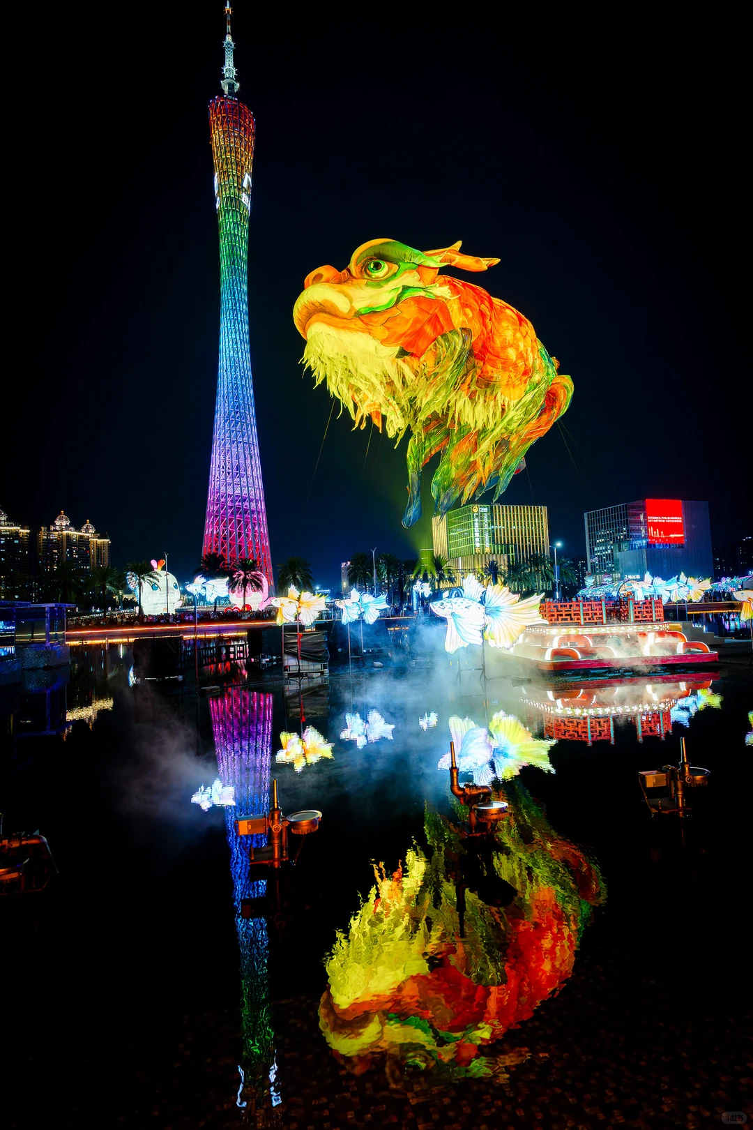 白天如瑞兽，夜晚似幻兽。广州灯光节鳌鱼超酷