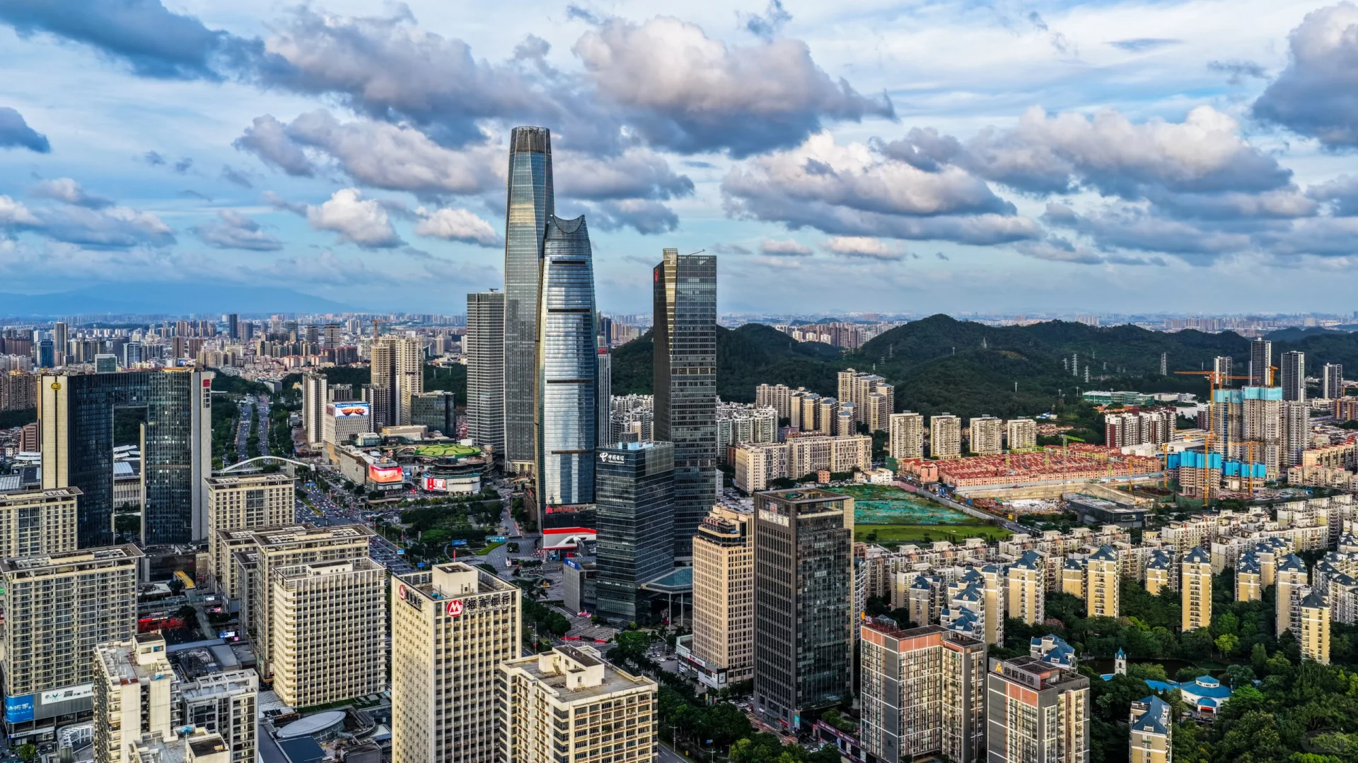 东莞的天际线和城市建筑群