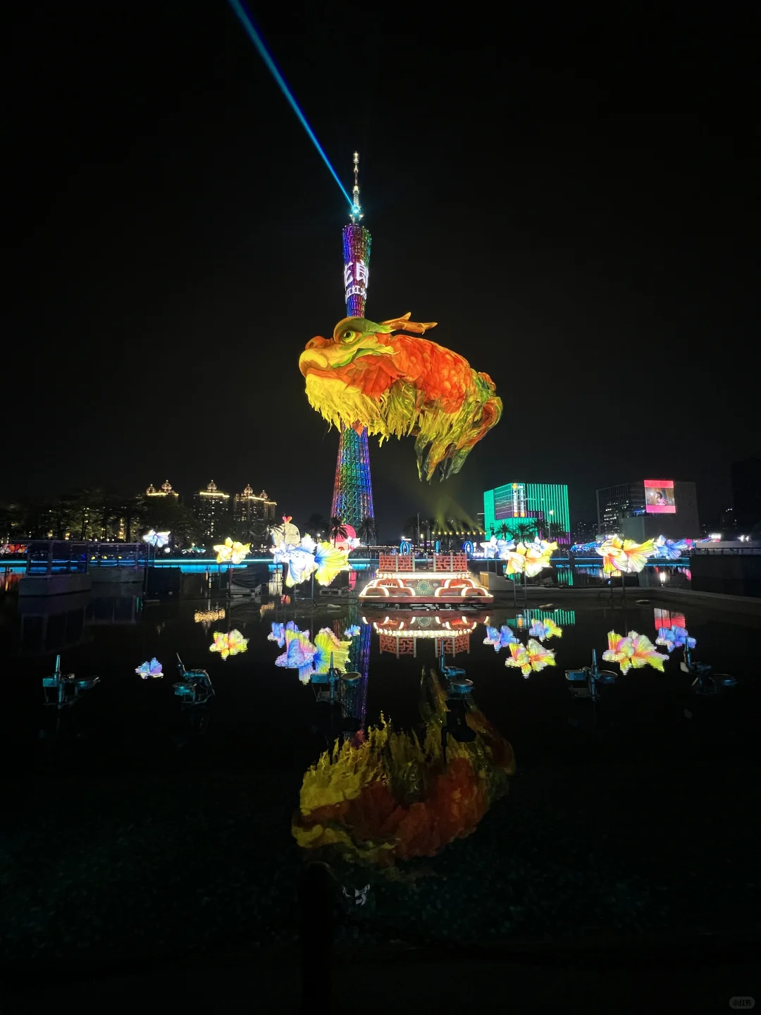 白天如瑞兽，夜晚似幻兽。广州灯光节鳌鱼超酷