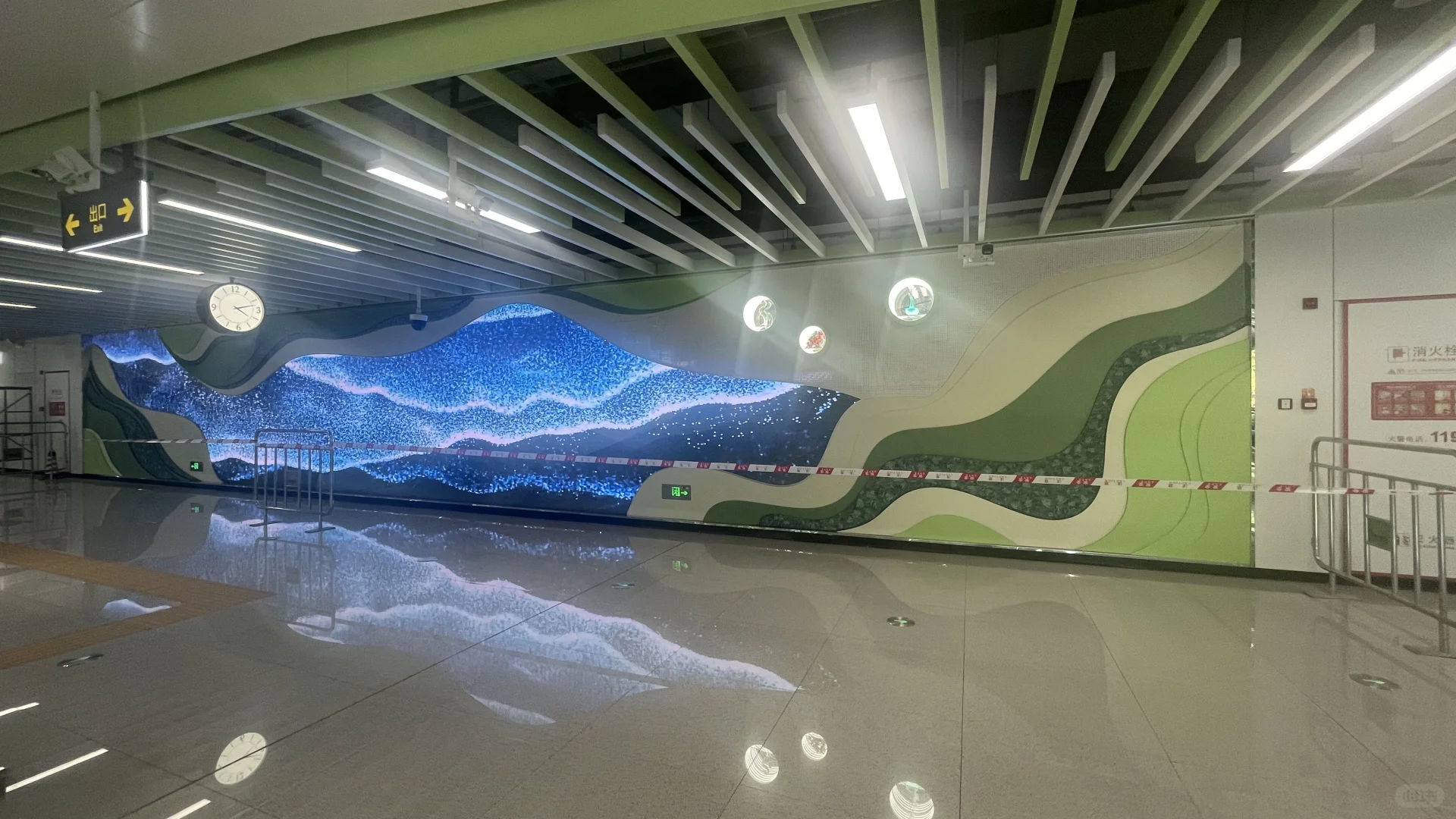 东莞地铁艺术墙