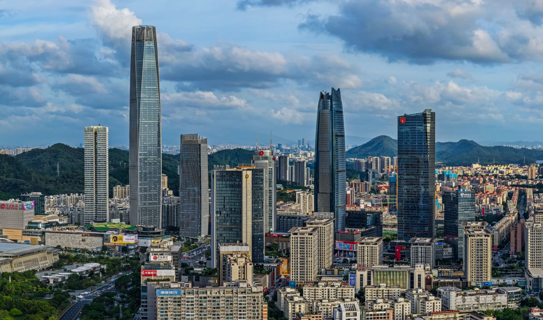 东莞的天际线和城市建筑群