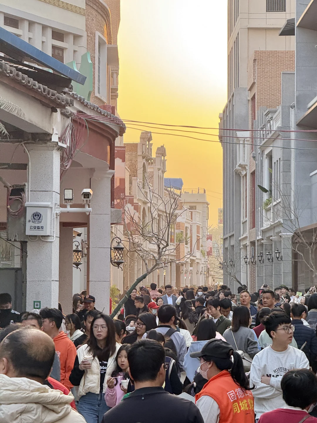 东莞什么时候有这么多人了…说10W都少了