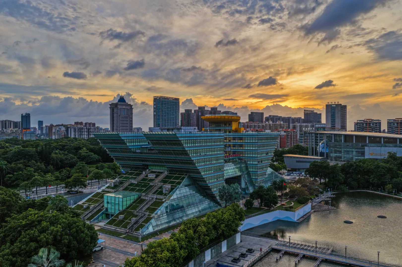 东莞的天际线和城市建筑群