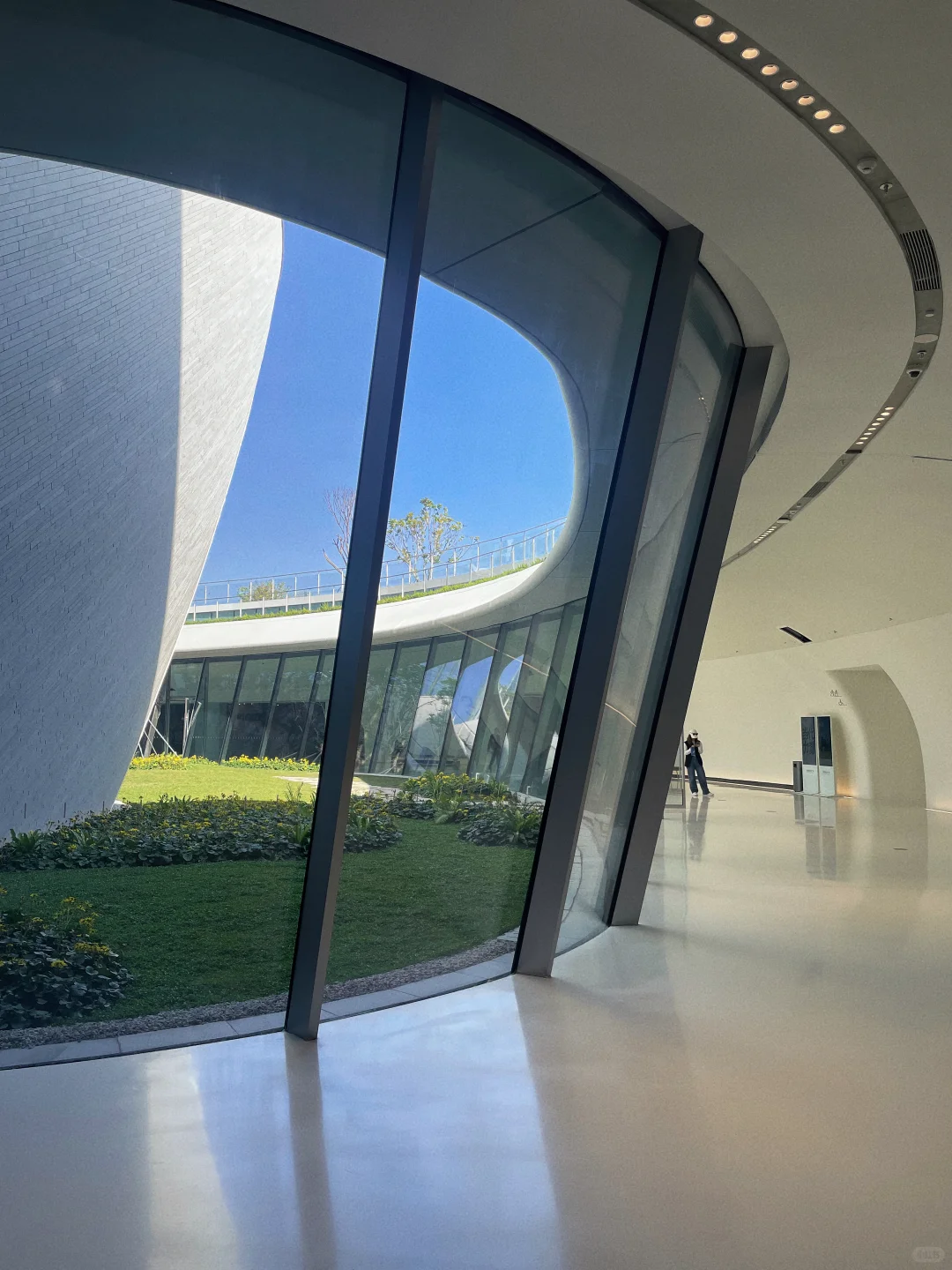 Plog｜📍深圳湾.体验石质里的 AirPods