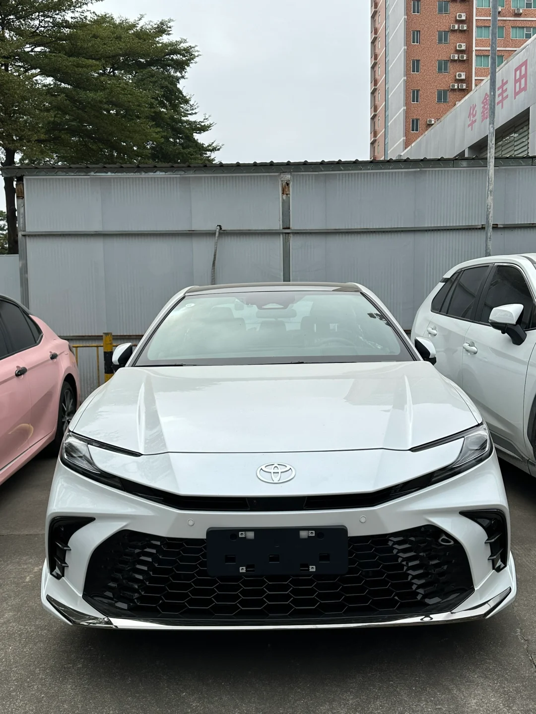 坐标东莞凯美瑞漂亮价13.xxW，冲量仅3台现车