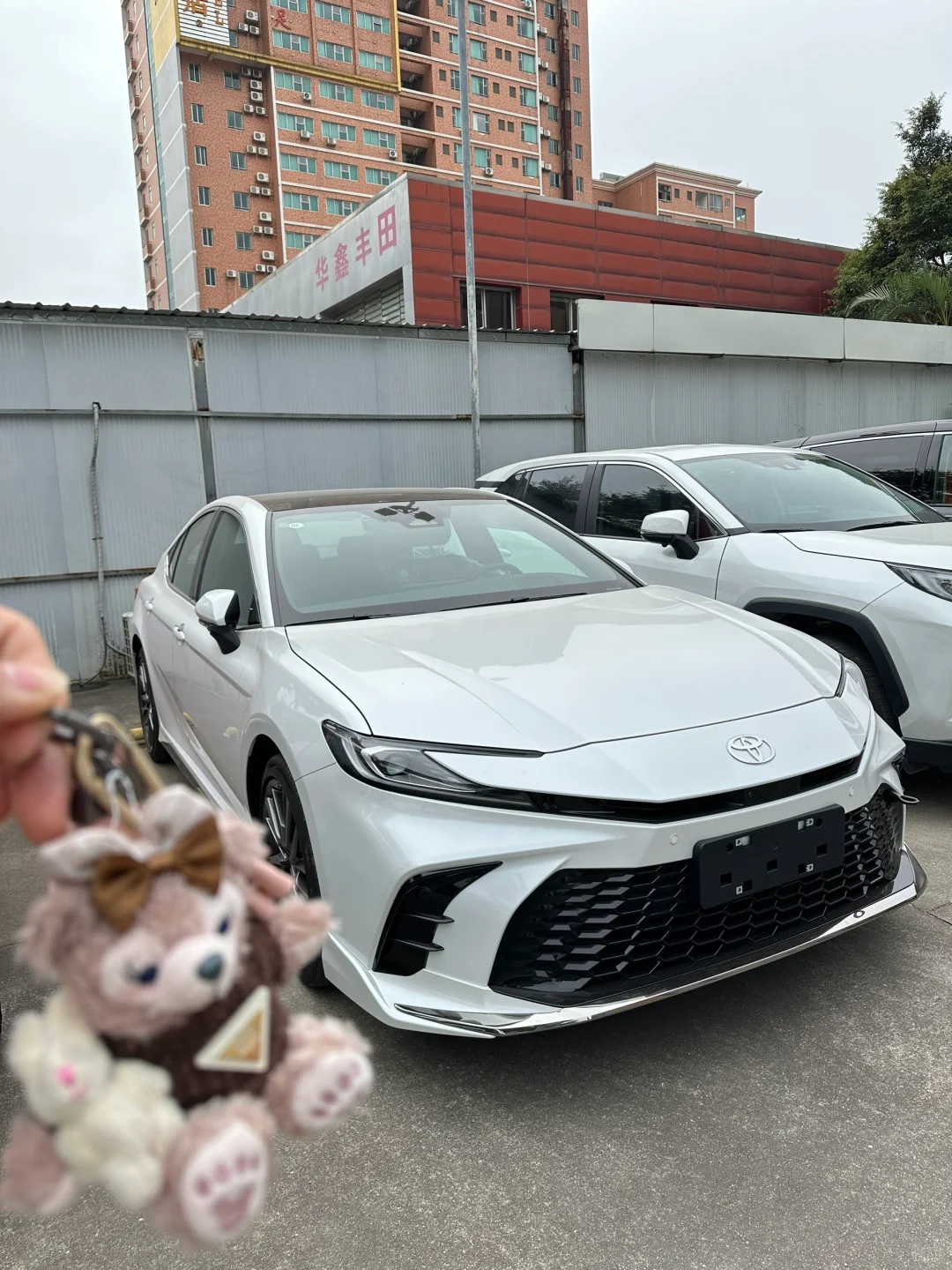 坐标东莞凯美瑞漂亮价13.xxW，冲量仅3台现车