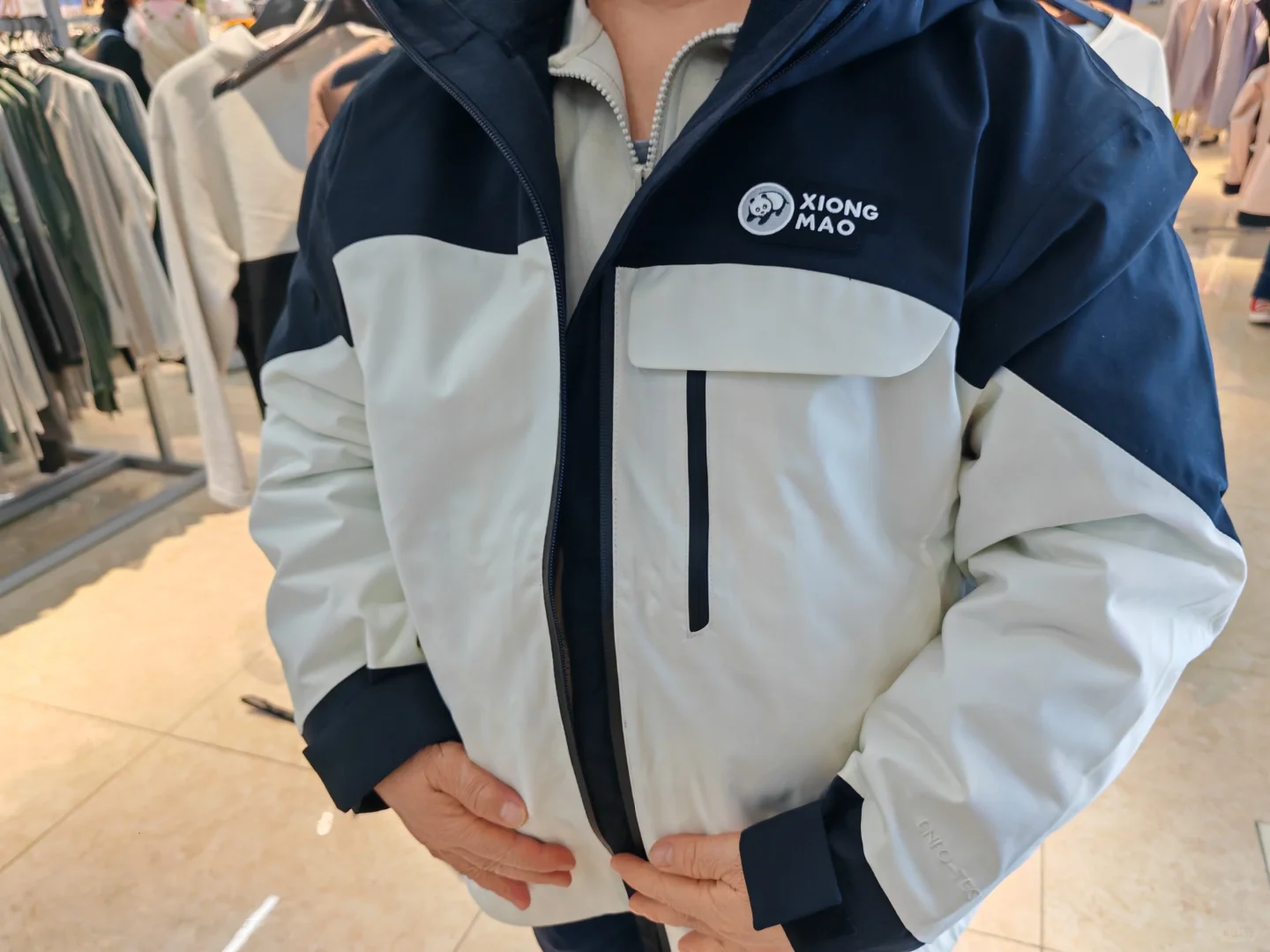 广州骆驼总部 冲锋衣 羽绒服 特价折扣