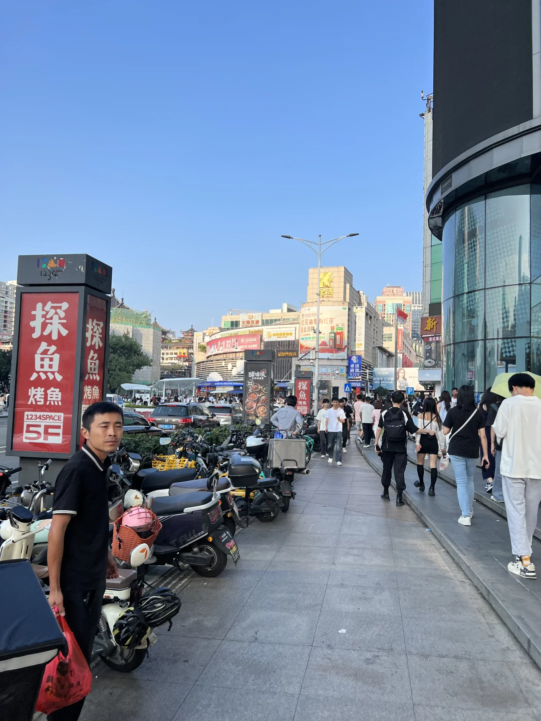 今天的深圳好热闹～～