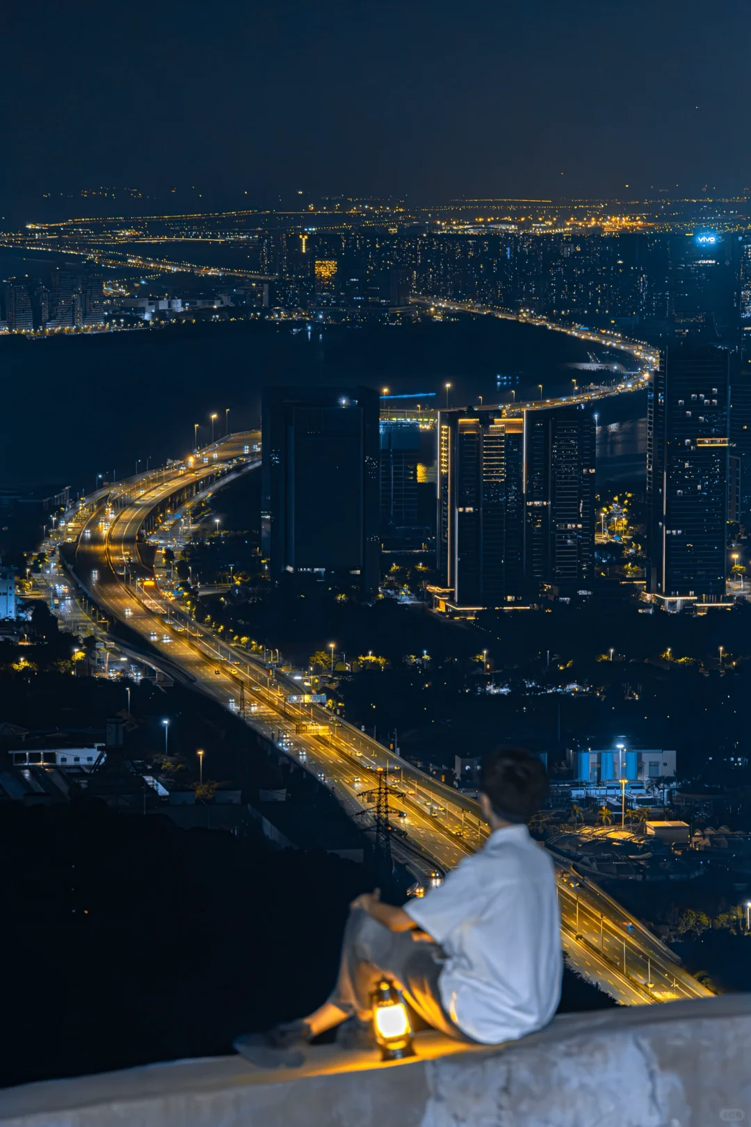 在深圳南山绝美的夜景机位