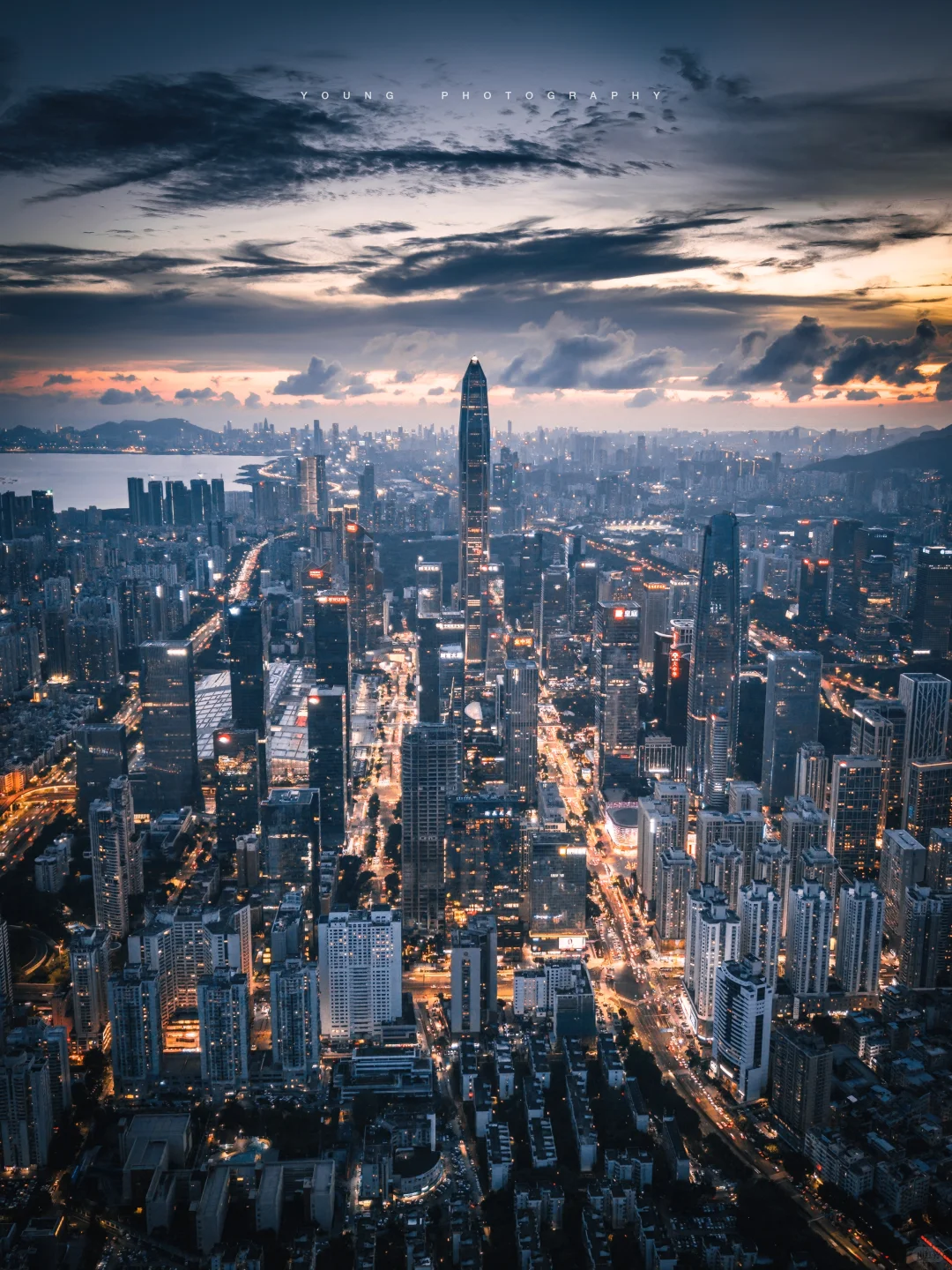 华灯初上的深圳“曼哈顿”