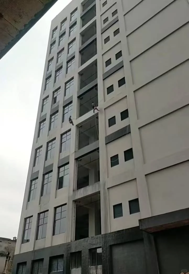 东莞医院高空幕墙清洗流程