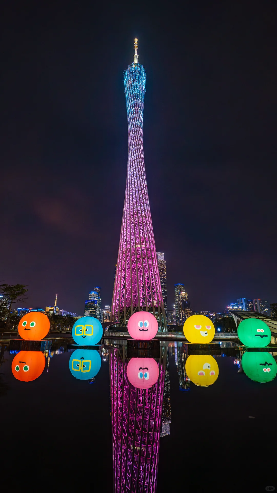 🔉实时播报：广州塔下五球亮灯啦～