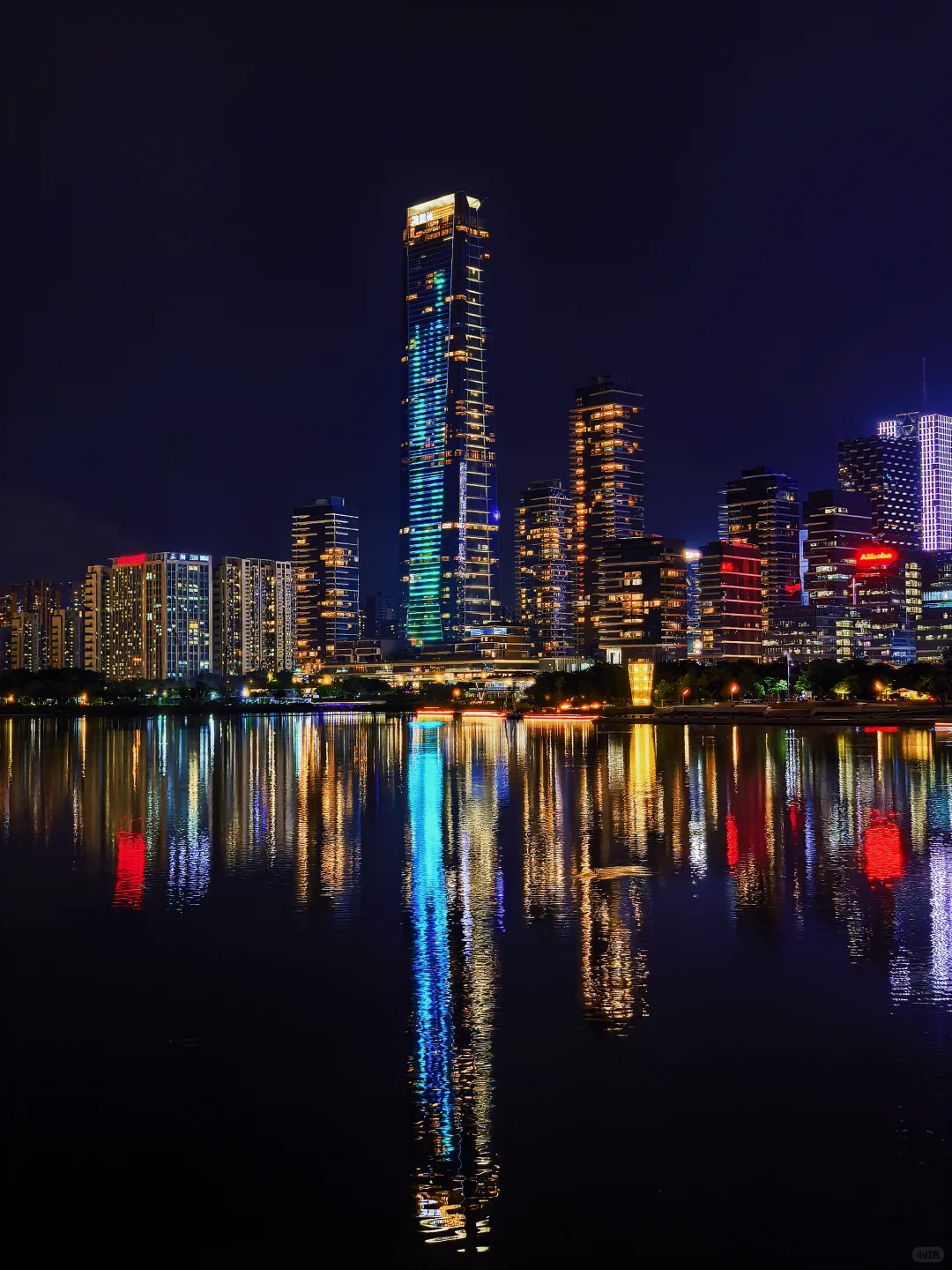 ✨ 闯入未来世界！深圳朋克夜景✨