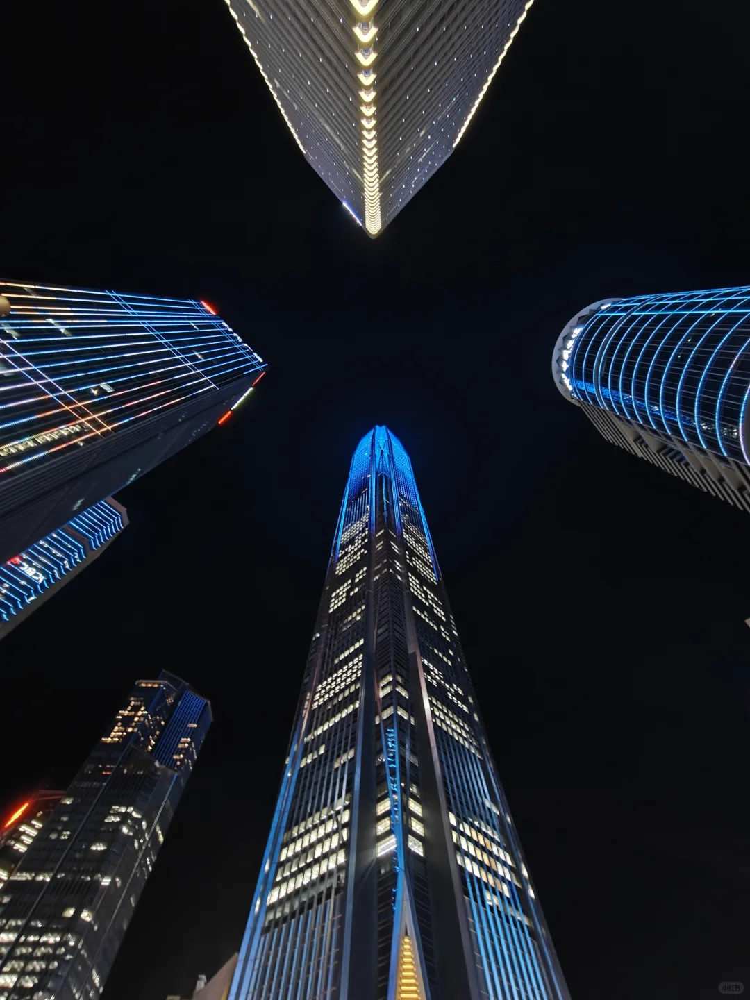 这大概就是深圳吧！真实的赛博朋克✨✨