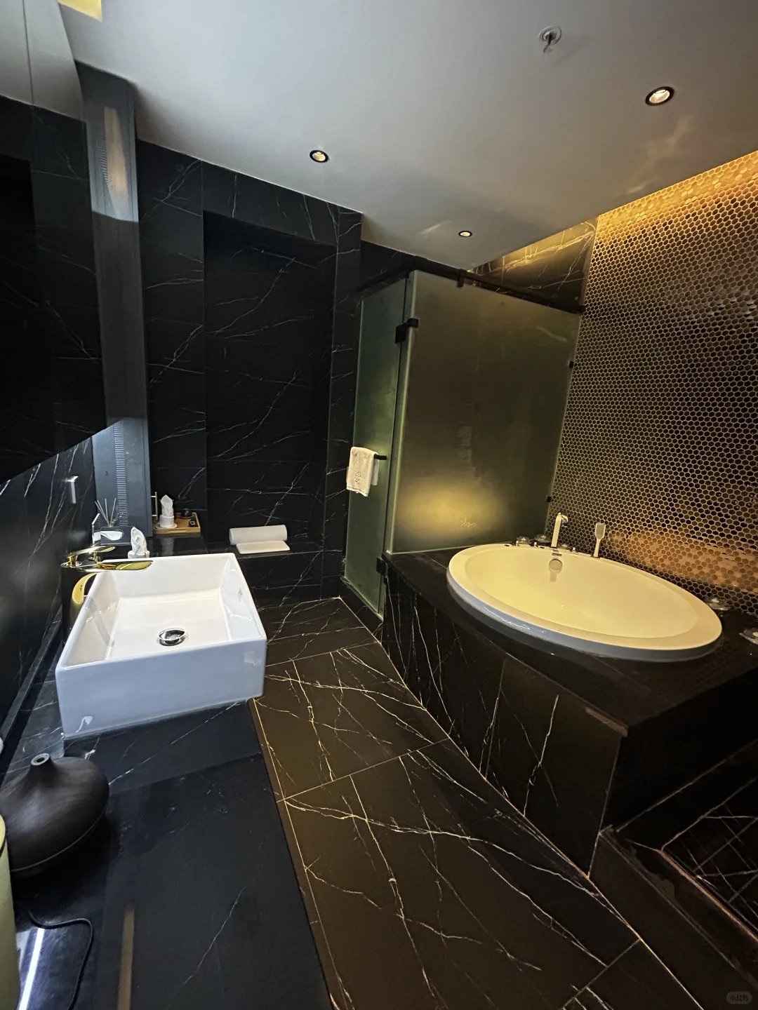 深圳顶奢按摩，竟撞见……