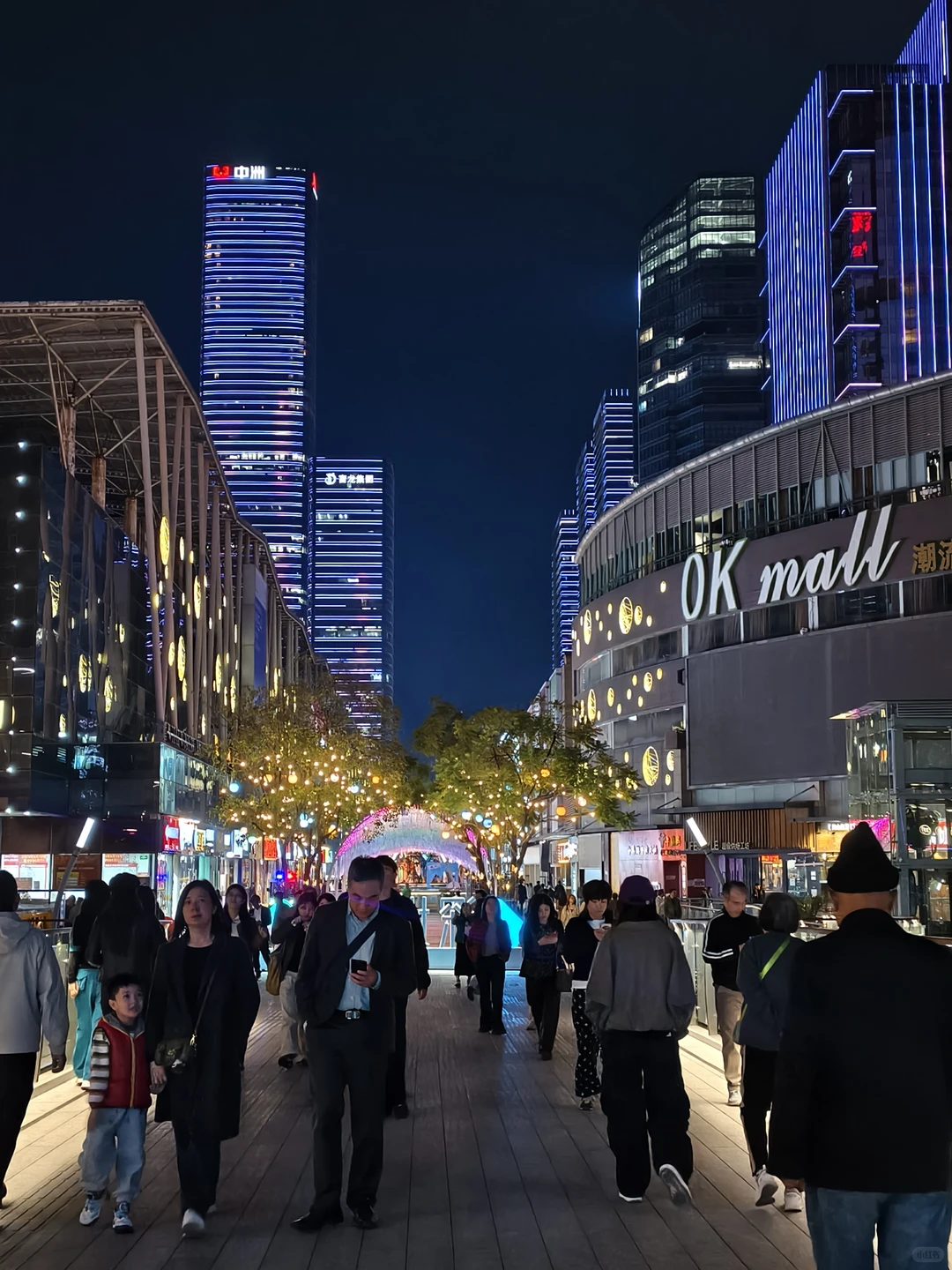 深圳的夜晚是彩色的