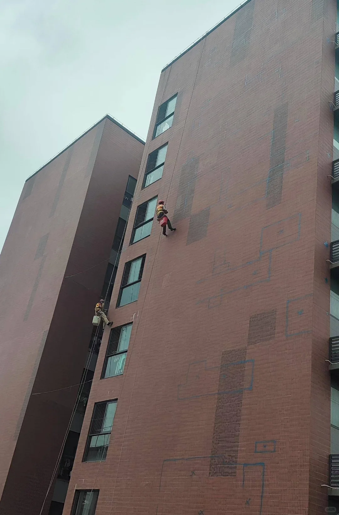 东莞医院高空幕墙清洗流程
