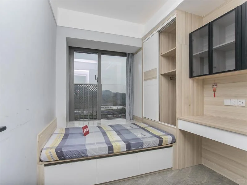 天鹅湖花园D栋高楼层，1.8万出租，很便宜